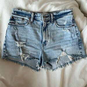 Abercrombie & Fitch The Mom Short High Rise